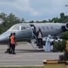 Tokoh Politik asal Muna Mudik Boyong Keluarga Pakai Jet Pribadi, Disambut Bupati Mubar