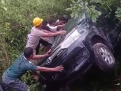 Akibat Jalan Licin di Buteng, Mobil Terperosok ke Jurang dan Motor Tergelincir