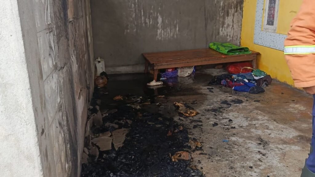 Bagian teras rumah korban, Halim, usai insiden kebakaran di BTN Bukit Cempaka, Lorong Pahala, Kelurahan Lepolepo, Kecamatan Baruga, Kota Kendari, Sulawesi Tenggara (Sultra).