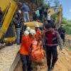 Operator Ekskavator Tewas Terjepit Usai Tertimpa Batu di Baubau