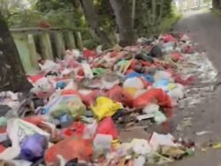 Tumpukan Sampah Berserakan di Jalan dan Sungai di Katobu Muna, Warga Resah