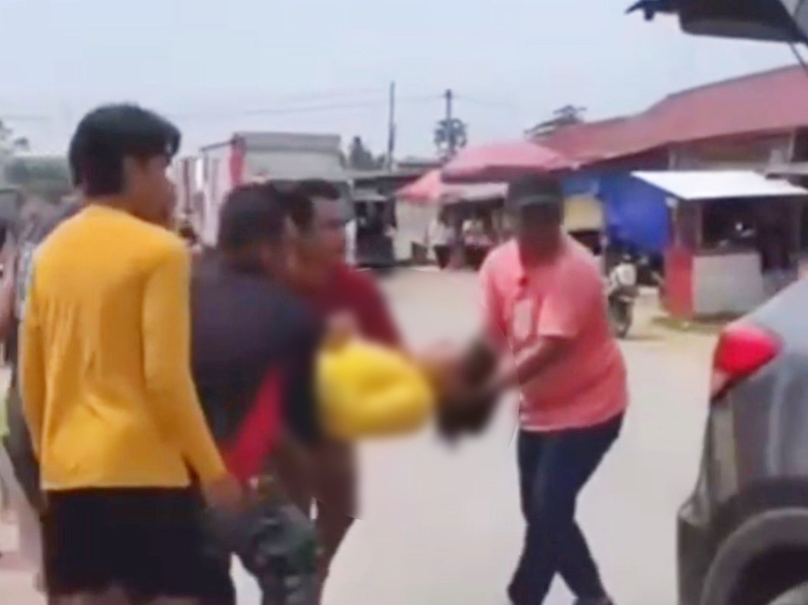 Mobil Tabrak 2 Sepeda Motor di Molawe Konut, Remaja 14 Tahun Terluka Mobil Tabrak 2 Sepeda Motor di Molawe Konut, Remaja 14 Tahun Terluka