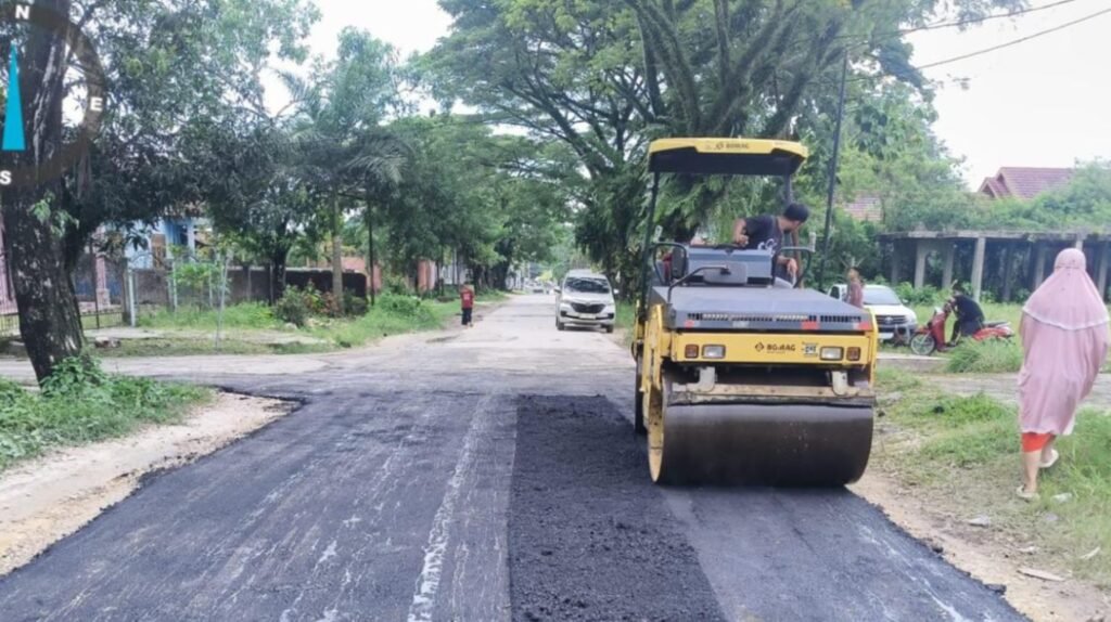 Proses pengerjaan ruas jalan di Jalan Bunggasi, Kelurahan Anduonohu, Kecamatan Poasia, Kota Kendari.