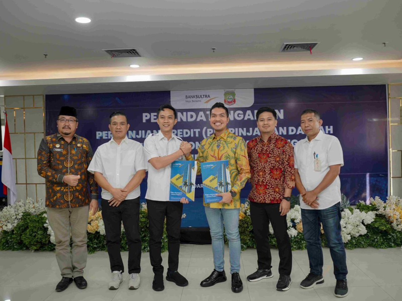 Pemkab Konut dan Bank Sultra Teken Perjanjian Kredit untuk 39 Proyek Strategis Pemkab Konut dan Bank Sultra Teken Perjanjian Kredit untuk 39 Proyek Strategis