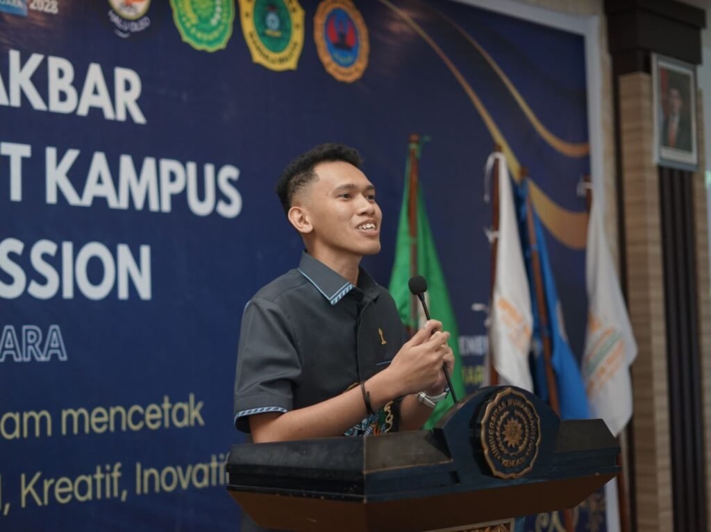 Ketua Umum Badan Koordinasi Daerah (Bakorda) Himpunan Pengusaha Muda Indonesia (HIPMI) Perguruan Tinggi (PT) Sulawesi Tenggara (Sultra), Warham Aliansa, saat membawakan sambutan dalam pelantikan Pengurus HIPMI PT se-Sultra.