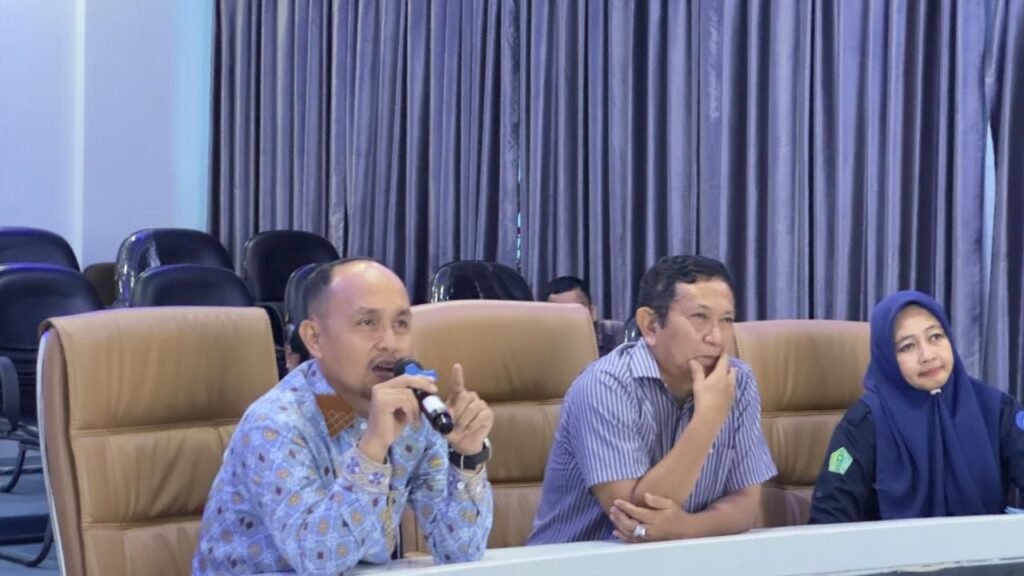 Kepala Dinas Komunikasi dan Informatika (Kominfo) Kendari, Sahuriyanto Meronda saat menjelaskan soal layanan darurat 112 kepada Pemerintah Kabupaten (Pemkab) Konawe.