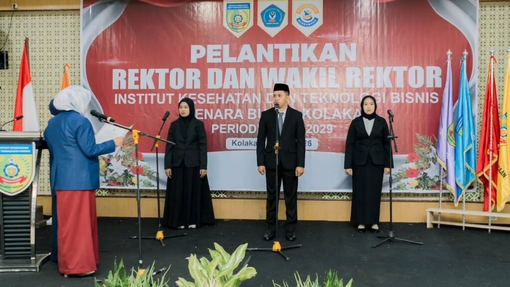 Prosesi pelantikan Dr. La Ode Muhammad Ady Ardyawan sebagai Rektor Institut Kesehatan dan Teknologi Bisnis (Inkeis) Menara Bunda Kolaka.