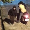 Pencuri Sandal di Teras Rumah Warga Kendari Terekam CCTV, Beraksi saat Dini Hari