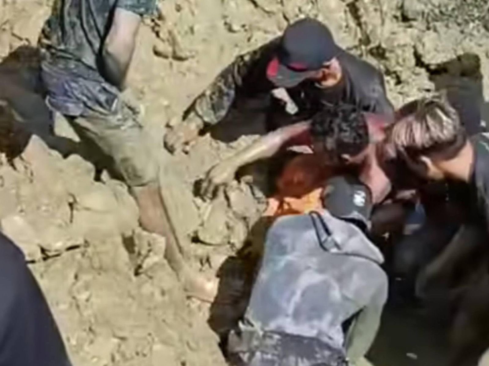 4 Warga Jadi Korban Kecelakaan di Tambang Emas Ilegal Bombana, 1 Orang Ditemukan Meninggal 4 Warga Jadi Korban Kecelakaan di Tambang Emas Ilegal Bombana, 1 Orang Ditemukan Meninggal