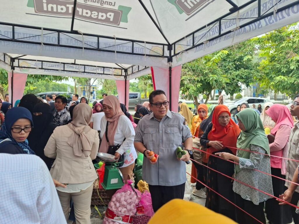 Suasana Pasar Tani Dinas Perkebunan dan Hortikultura (Disbunhorti) Sulawesi Tenggara (Sultra).