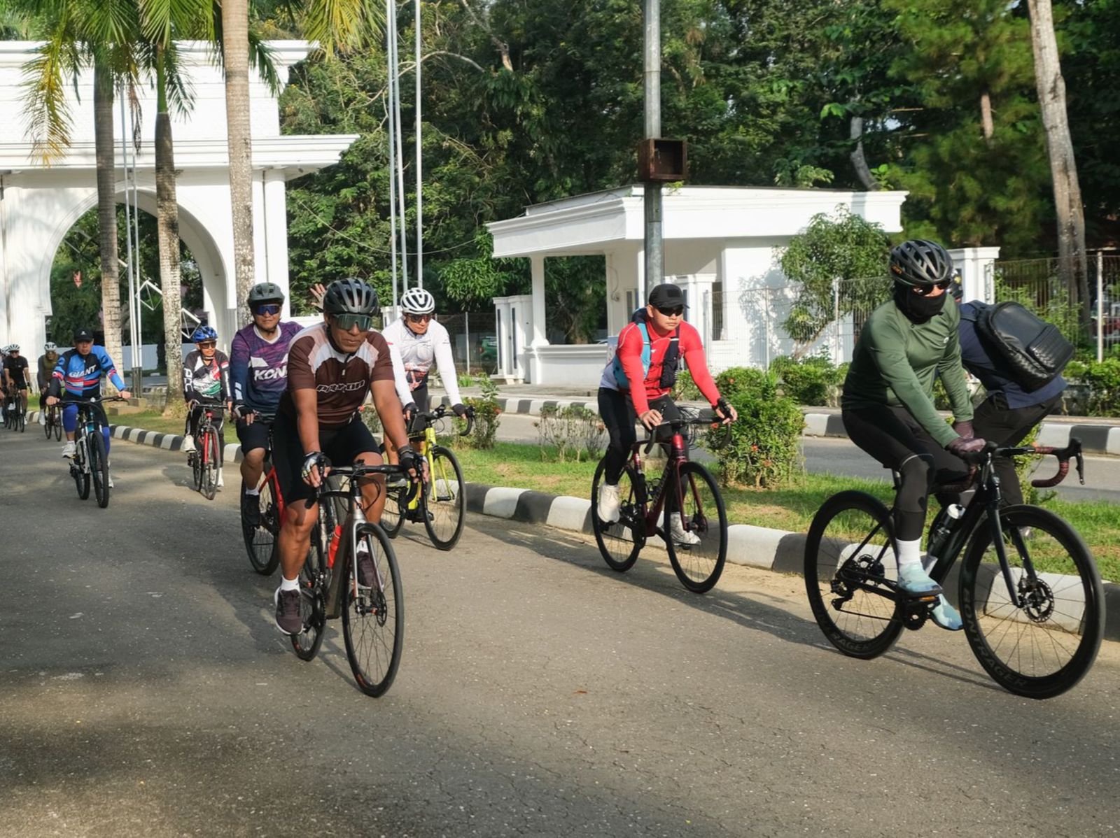 Langkah Hemat BBM, ASN Lingkup Pemprov Sultra Wajib Tanpa Kendaraan Bermotor Setiap Kamis Langkah Hemat BBM, ASN Lingkup Pemprov Sultra Wajib Tanpa Kendaraan Bermotor Setiap Kamis