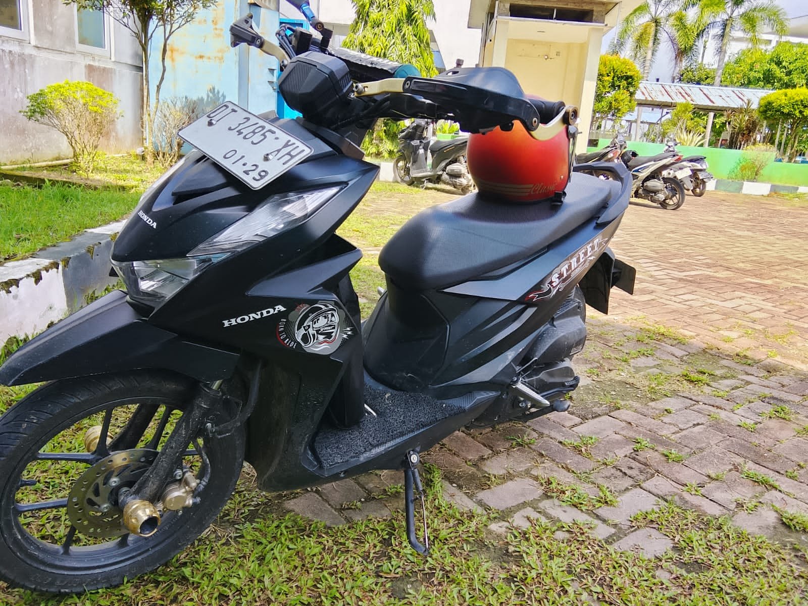 Motor Karyawan RSUD Bahteramas Kendari Hilang di Parkiran Rusun, Terduga Pelaku Sempat Difoto Motor Karyawan RSUD Bahteramas Kendari Hilang di Parkiran Rusun, Terduga Pelaku Sempat Difoto