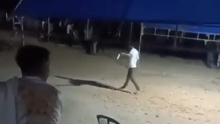 Pria Muna Mengamuk Bawa Sajam saat Cari Istri di Acara Lulo Pria Muna Mengamuk Bawa Sajam saat Cari Istri di Acara Lulo