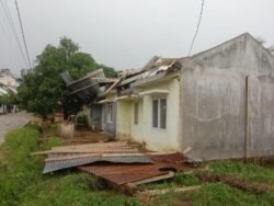 Sejumlah Rumah di Kendari Rusak Akibat Hujan Disertai Angin Kencang