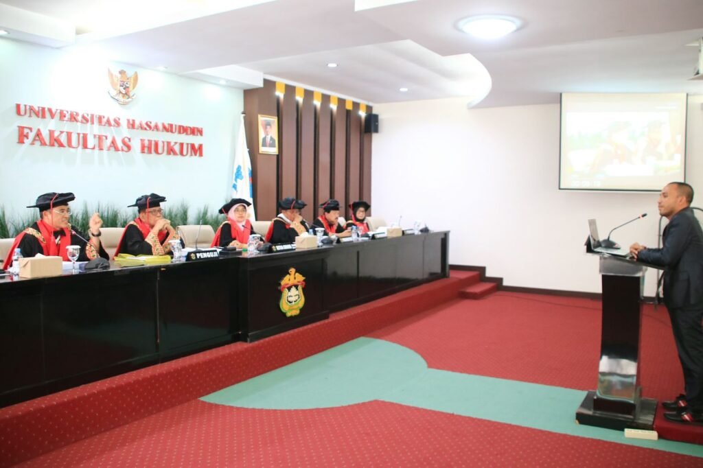 Jamal Aslan, pengacara asal Sulawesi Tenggara (Sultra) berhasil meraih gelar Doktor Ilmu Hukum Pidana dengan predikat cumlaude di Universitas Hasanuddin (Unhas).