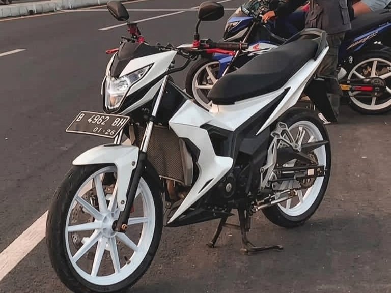 Sepeda motor Honda Y3B02R17L0 MT (Honda Sonic 150) milik Juwanda Ahmadyani yang diduga dibawa kabur oleh terduga pelaku, Fahrul.