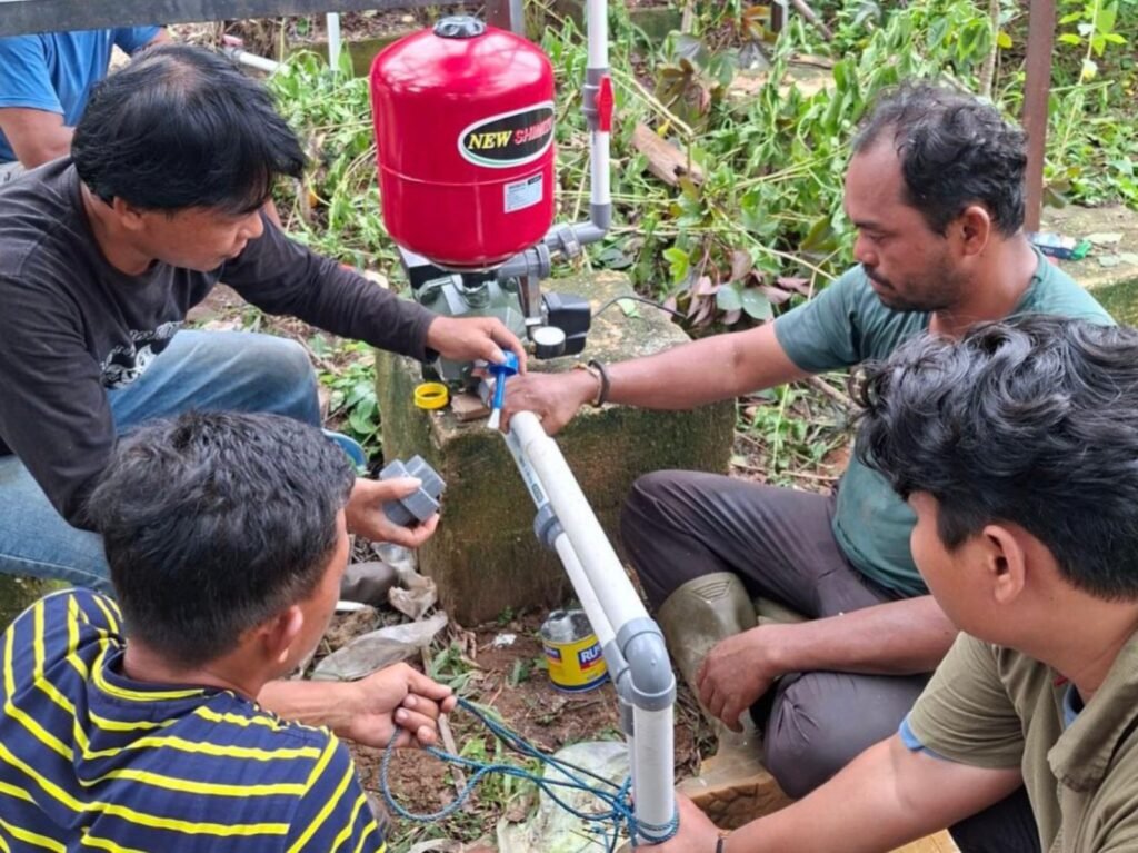 PT Kasmar Poleang Raya (KPR) saat merealisasikan program Pengembangan dan Pemberdayaan Masyarakat (PPM) di Desa Waemputang, Bombana.