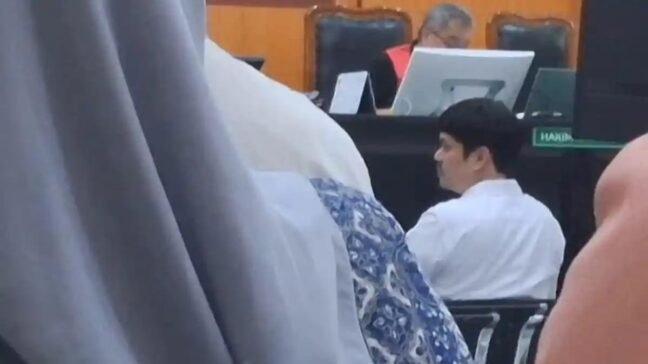 Sidang Tipikor Kendari, Bupati Koltim Nonaktif Abdul Azis Beberkan Dugaan Permintaan Fee Kementerian