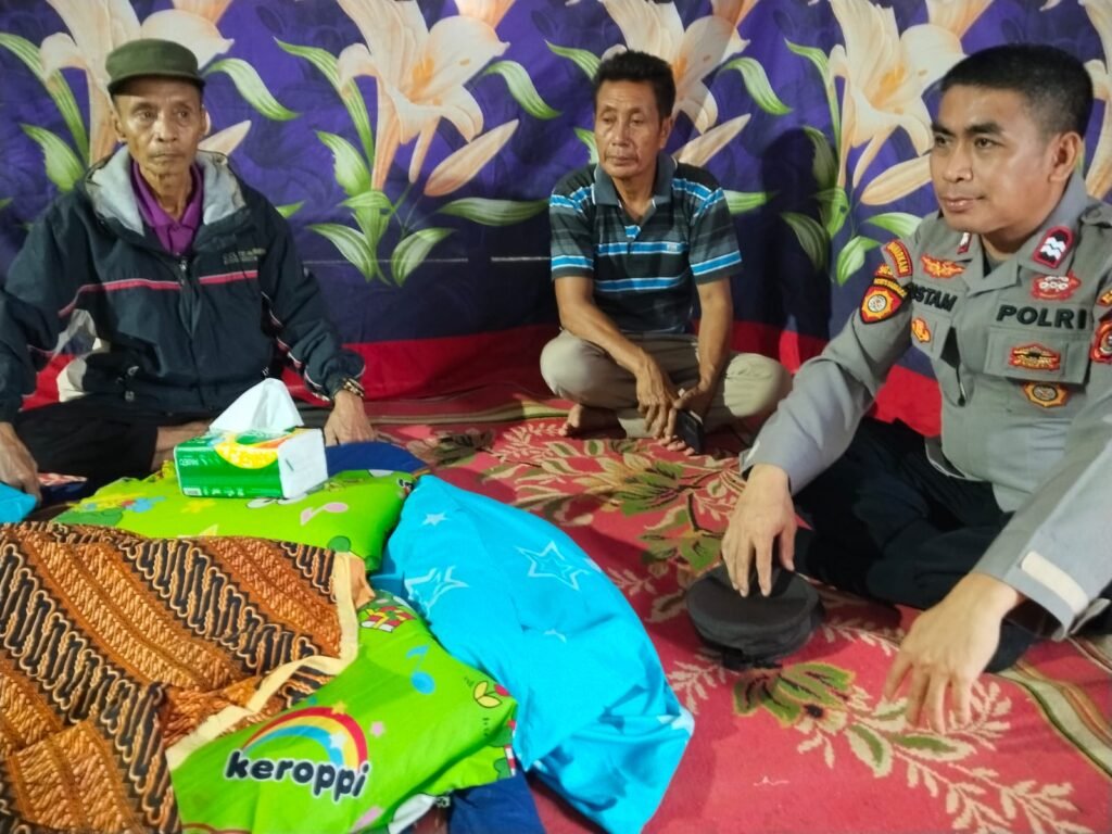 Jenazah warga yang tersambar petir di Pantai Tapularamo, Desa Pasir Putih, Kecamatan Lembo, Kabupaten Konawe Utara (Konut), Sulawesi Tenggara (Sultra).