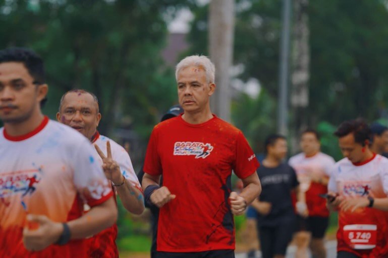 Ganjar Pranowo saat mengikuti Barata Color Run 2026 di Kota Kendari, Sulawesi Tenggara (Sultra),