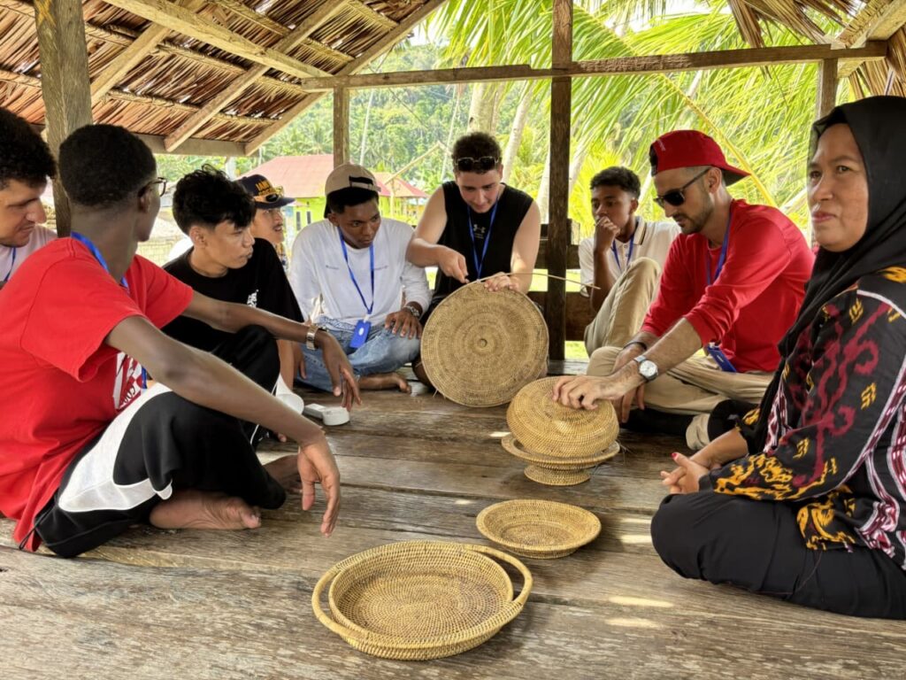 Pelaksanaan kegiatan Global Cultural Immersion Program (GCIP) 2026 di Desa Wisata Namu, Kecamatan Laonti, Kabupaten Konawe Selatan (Konsel), Sulawesi Tenggara (Sultra).