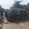 Mobil Ayla di Konsel Tergelincir hingga Terbalik di Jalan Berlumpur