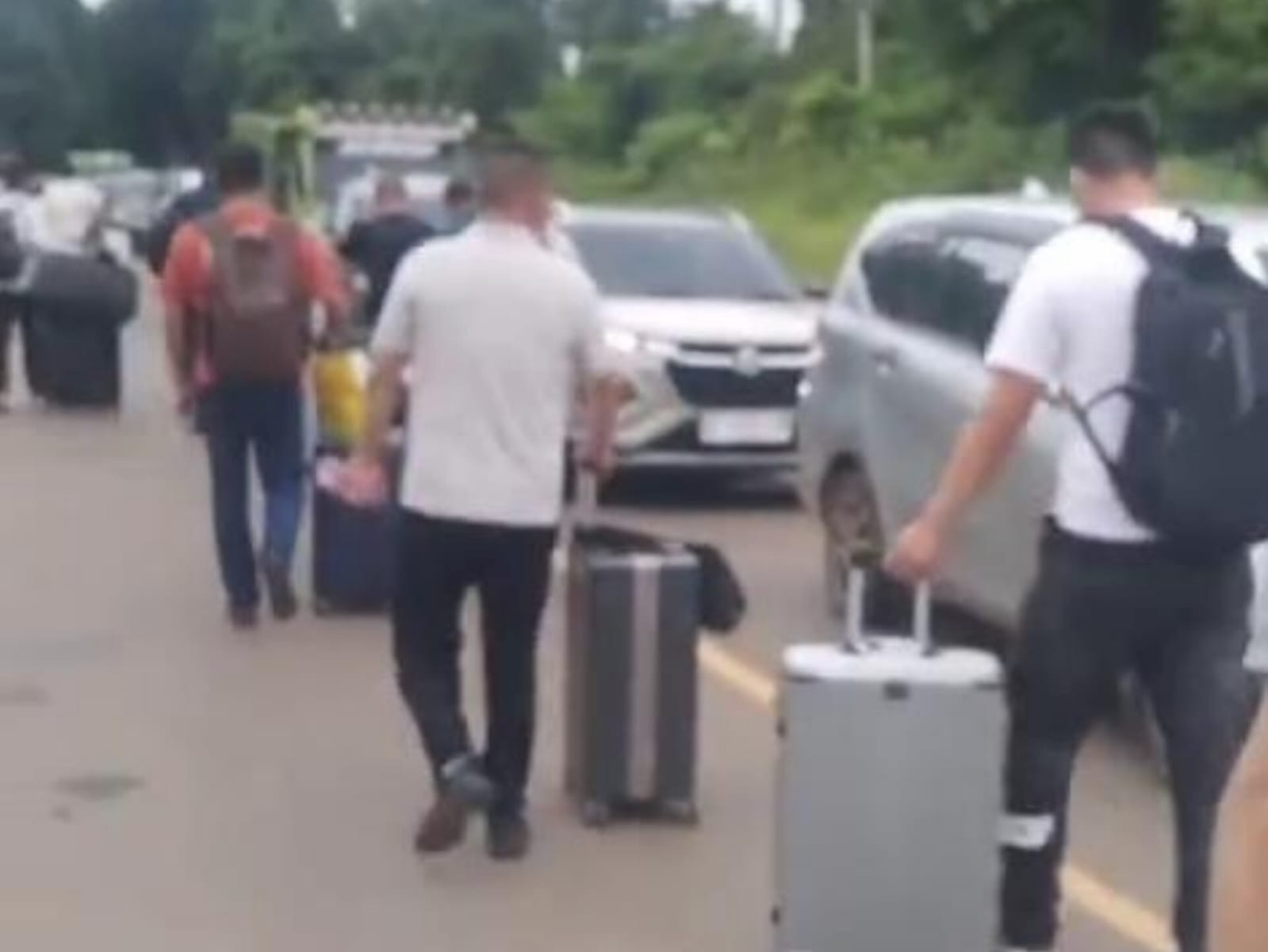 Sejumlah tenaga kerja asing (TKA) Cina yang berdatangan di PT Indonesia Pomalaa Industrial Park (IPIP) yang berada di Kabupaten Kolaka, Sulawesi Tenggara (Sultra).
