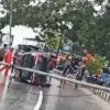 Avanza Tabrak Median Jalan dan Tiang Lampu di Kendari, Pengemudi Diduga Mengantuk