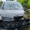 Mobil Sigra Tabrak Pagar Pengaman Jalan di Warangga, Muna, 1 Penumpang Terluka
