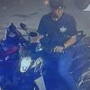 Pria Kendari Gasak Tas Wanita yang Tergantung di Motor saat Pemiliknya Sedang Beli Parfum