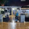 Sukacita Malam Takbiran Luruh saat Banjir Rendam Permukiman Warga di Jalan Haeba, Kendari
