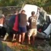 Mobil Pikap Bermuatan Tomat Terbalik di Muna Akibat Ban Pecah
