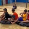 Banjir Rendam Jalan Kendari, Anak-Anak Malah Asyik Bermain Ban Dalam