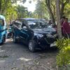 Mobil Tabrak Pohon di UHO Kendari, 2 Orang Dievakuasi ke RSUD Kota Kendari