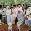 Ribuan Pelayat Antar Sri Yastin Asrun ke Tempat Peristirahatan Terakhir di Konawe