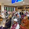 Jemaah Haji Kloter 32 Tiba di Kendari, Penampilan Modis dan Oleh-Oleh Boneka Unta Jadi Perhatian