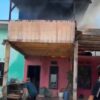 Rumah di Ranomeeto Konsel Terbakar, Warga Berjibaku Padamkan