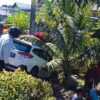 Toyota Rush Alami Lakalantas Tunggal hingga Masuk ke Pekarangan Rumah Warga Baubau