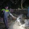 Remaja Konsel Tabrak Pria yang Perbaiki Truk di Bahu Jalan, Keduanya Terluka