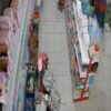 Pria Bertopi Pink Terekam CCTV Diduga Curi Puluhan Pisau di Kendari