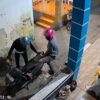 CCTV Rekam 2 Pria Gasak Motor Milik Wanita di Kendari