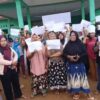 Diduga Persoalkan Ganti Rugi Lahan, Puluhan Mak-Mak Segel Kantor Desa di Konut