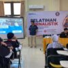 Mahasiswa Jurnalistik UHO Kendari Dibekali Teknik Menulis Berita Berstandar Kantor Berita