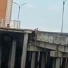 Aksi Pria Curi Besi di Gerbang Wisata Kendari – Toronipa Terekam Kamera