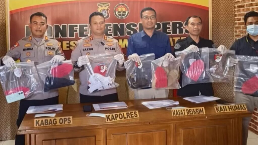 Polres Konawe Selatan (Konsel) saat konferensi pers di Mapolres Konsel terkait kasus pembunuhan oleh mantan kekasih.