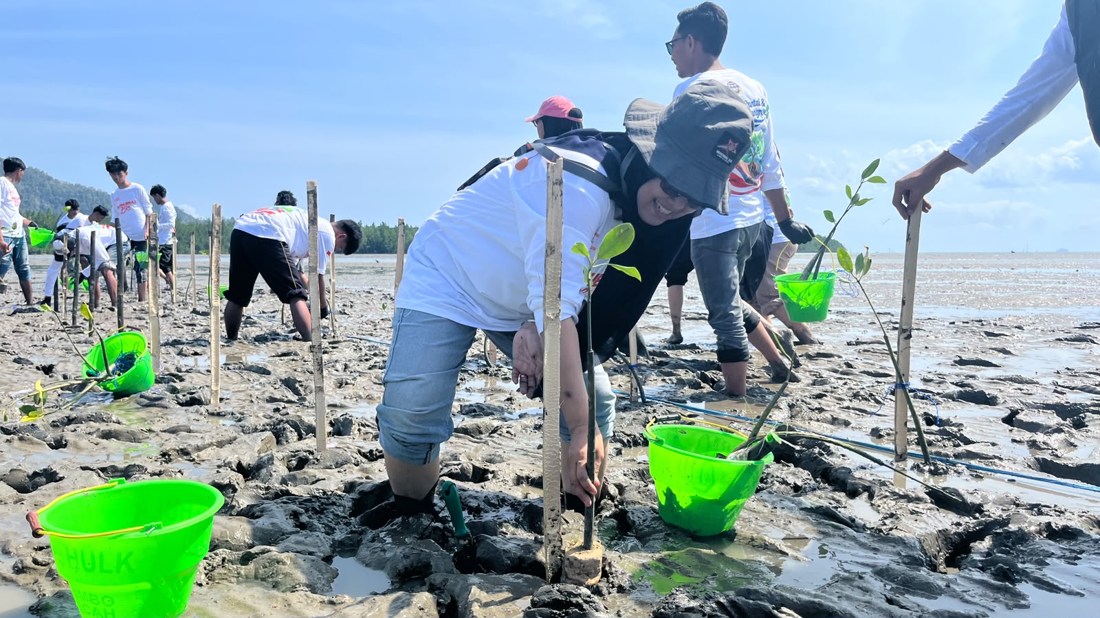 Peringatan Harhubnas 2026 dengan Tanam 800 Bibit Mangrove di Ranooha Raya, Konsel Peringatan Harhubnas 2026 dengan Tanam 800 Bibit Mangrove di Ranooha Raya, Konsel