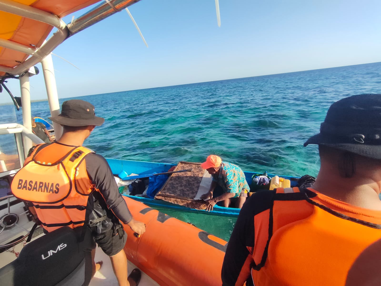 Korban Longboat Mati Mesin di Perairan Wakatobi Ditemukan Selamat Korban Longboat Mati Mesin di Perairan Wakatobi Ditemukan Selamat