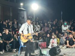 Mendadak Ngamen di Kendari, Tri Suaka dan Zinidin Zidan Bikin Penonton Nyanyi hingga Berjoget
