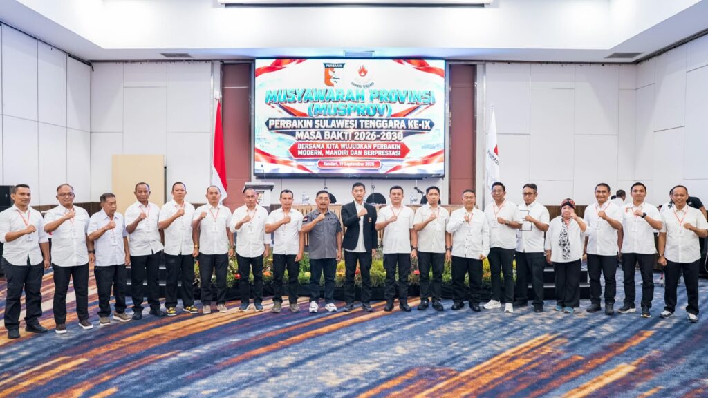 Kapolda Sultra Irjen Pol Himawan Bayu Aji bersama pengurus Perbakin Sultra dan peserta Musprov Perbakin Sultra di Claro Hotel Kendari.
