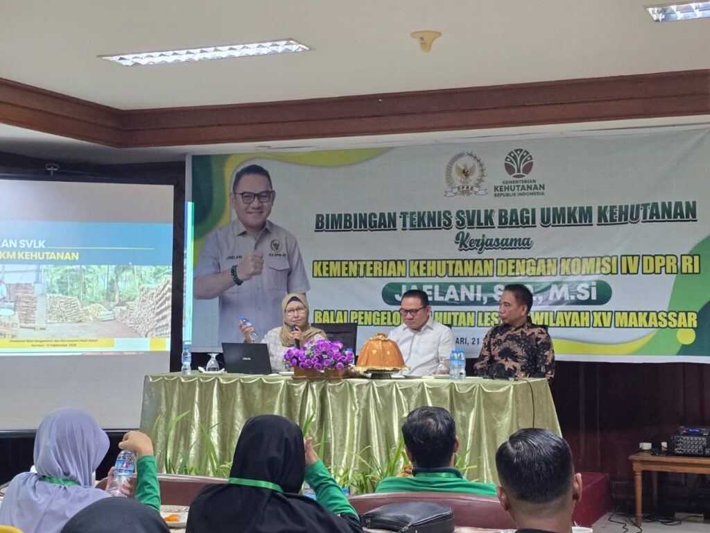 Anggota DPR RI Dapil Sulawesi Tenggara (Sultra), Jaelani, saat menghadiri Bimbingan Teknis (Bimtek) Standar Verifikasi Legalitas dan Kelestarian (SVLK) bagi pelaku UMKM sektor kehutanan di Kota Kendari.